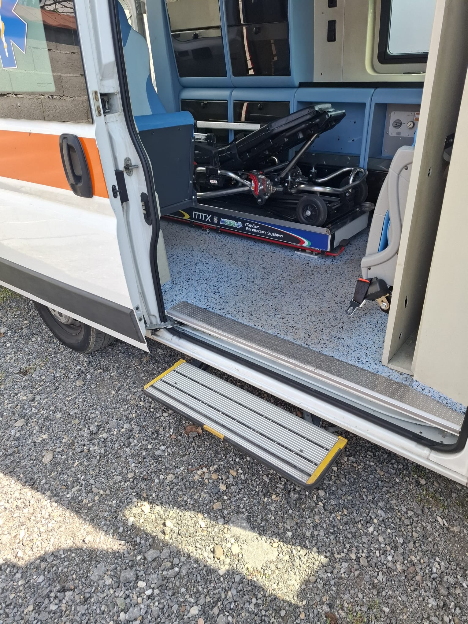 Sanitetsko vozilo - unutrašnjost