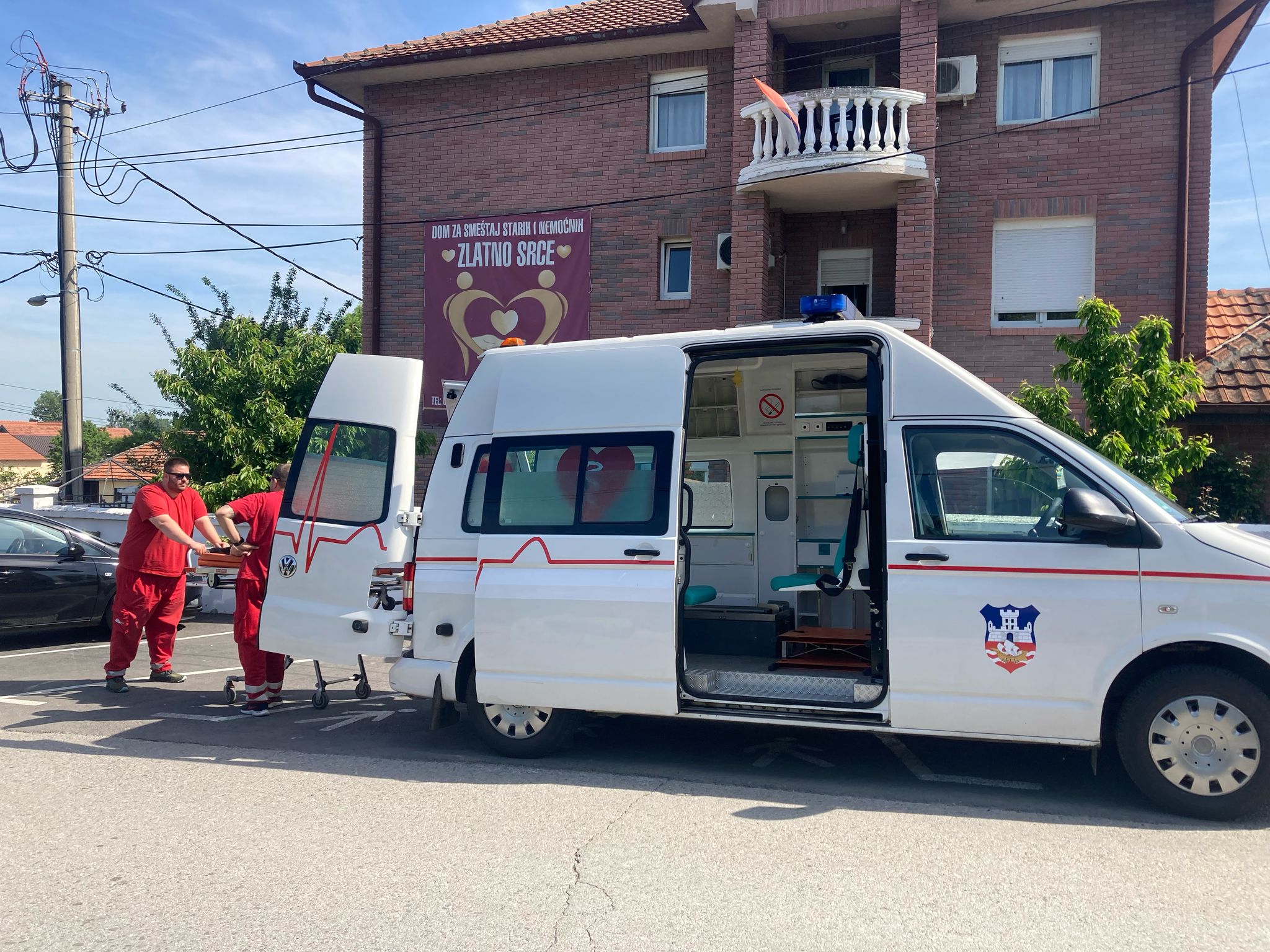 Sanitetsko vozilo 2 - eksterijer