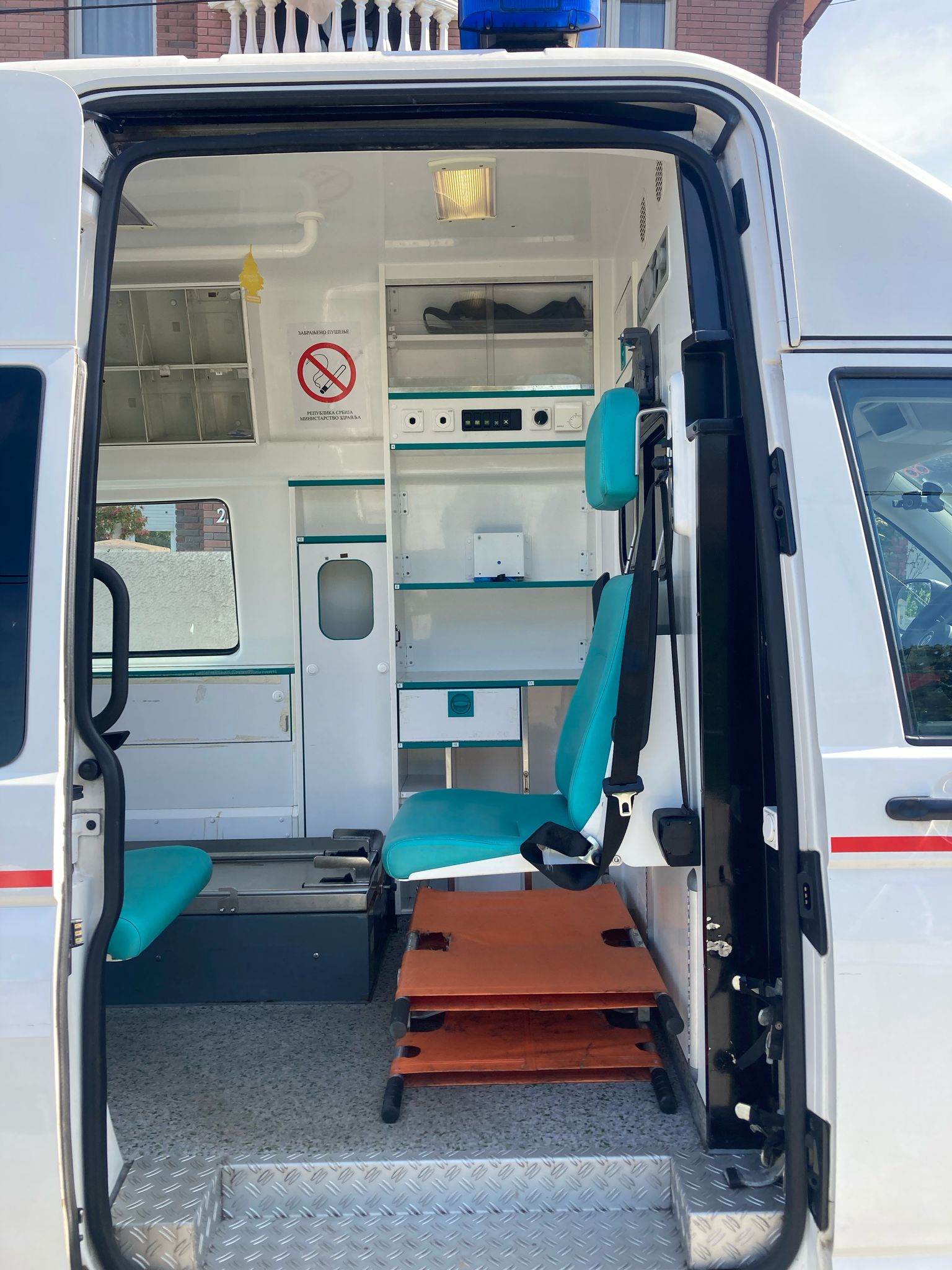 Sanitetsko vozilo 2 - unutrašnjost